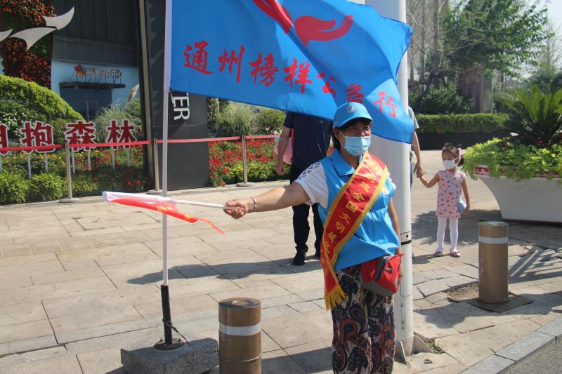 <strong>美少妇骚必找人插</strong>